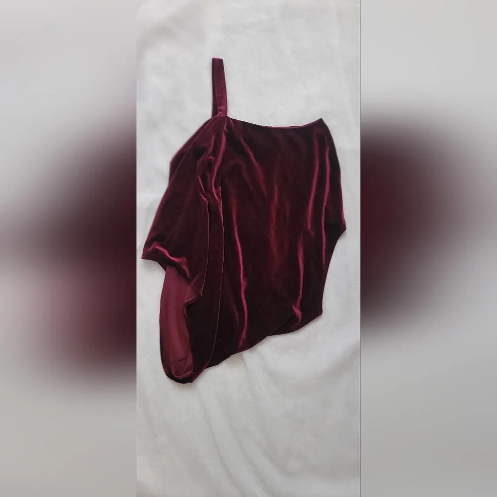 NWOT! Chic Velvet Burgundy Asymmetrical Women's Holiday Blouse Size Medium - Picture 13 of 15